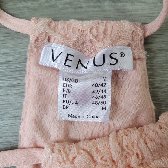 Venus lace front ruffle dress - Picture 6 of 7